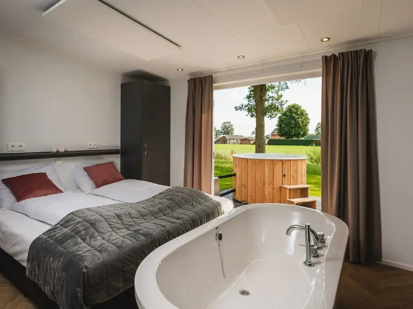 Cozy Chalet With Garden, at the Edge of the Forest