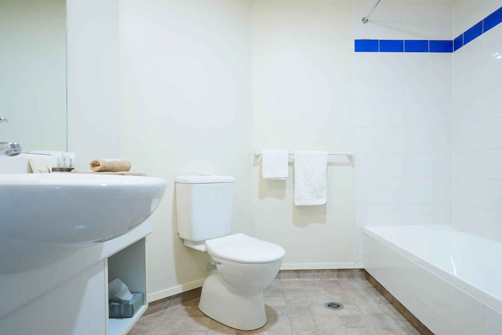 Ventura Inn & Suites Hamilton