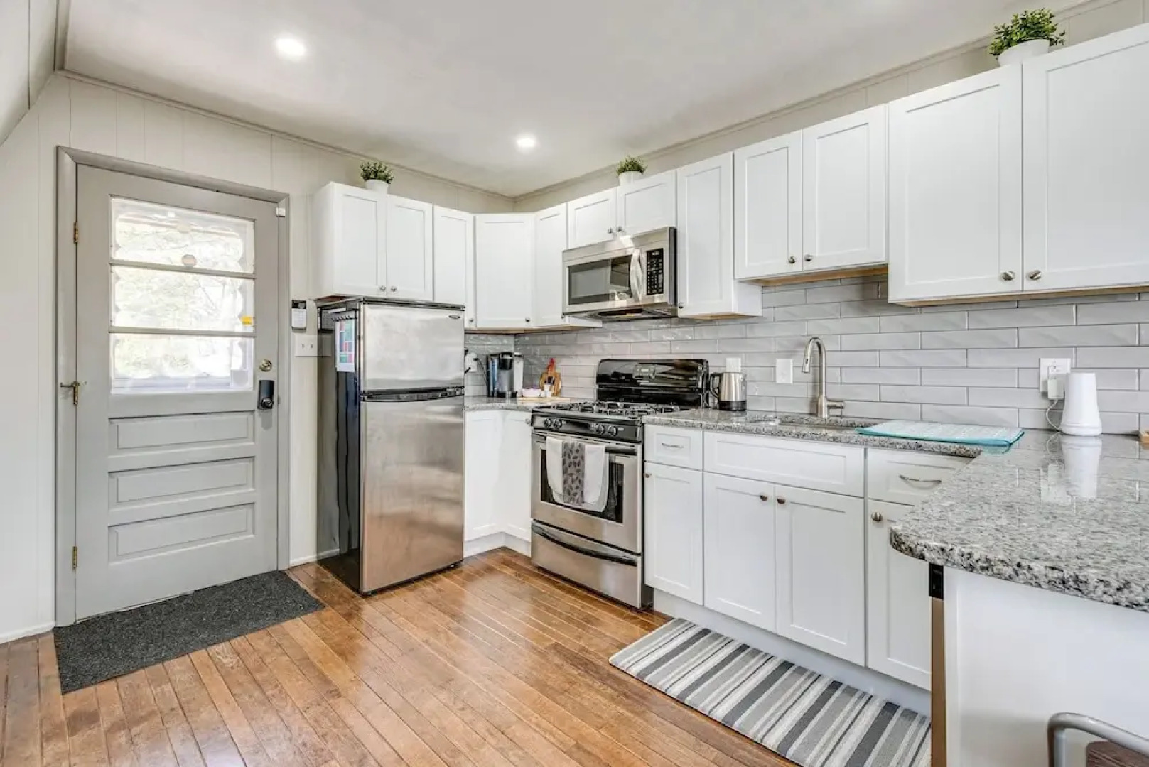 Dock & Sunroom: Waterfront Home Near Kalahari!