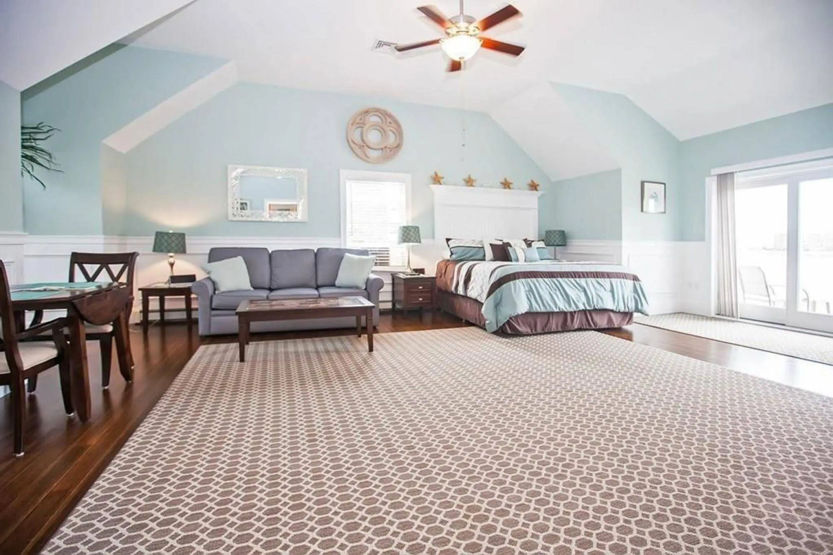 The Beacon Waterfront Inn