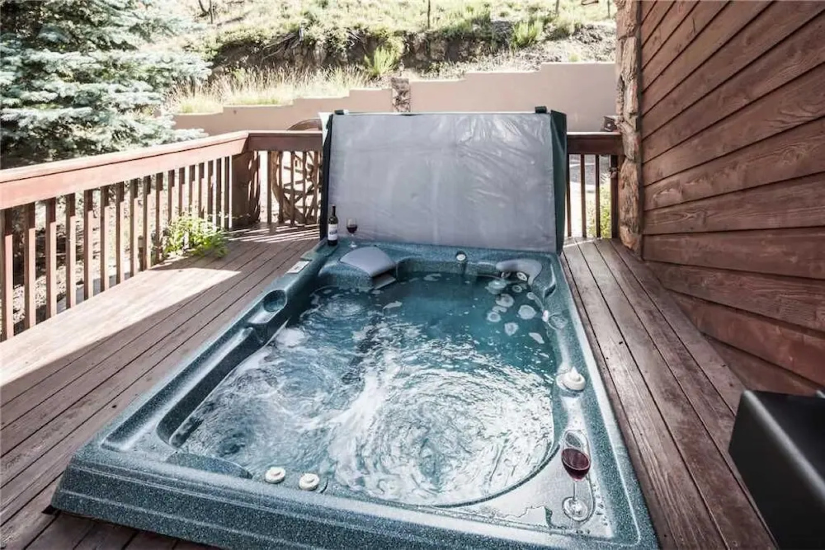 A River Runs Through It - Three Bedroom Cabin with Hot Tub