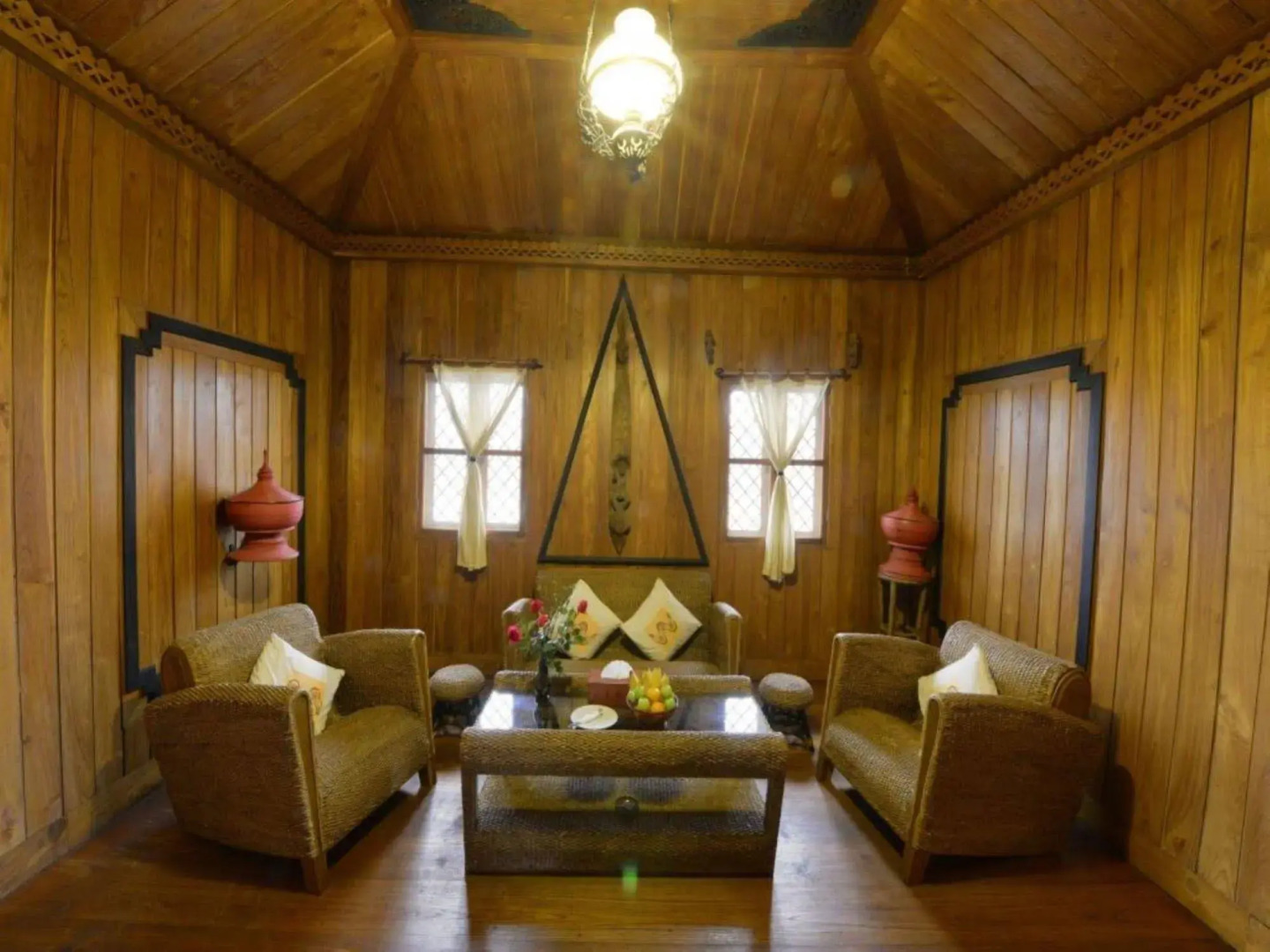 Shwe Inn Tha Floating Resort