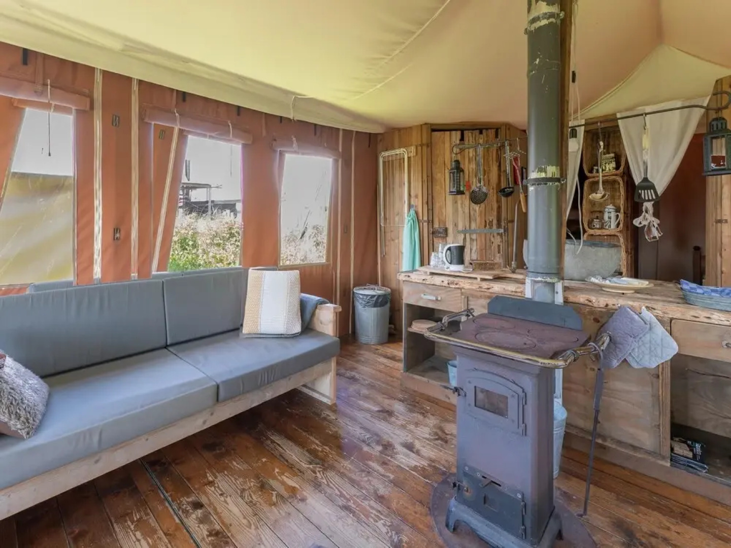 Unique, Comfortable Tent Houses on a Small Holiday Park a 5 Minute Walk From the sea