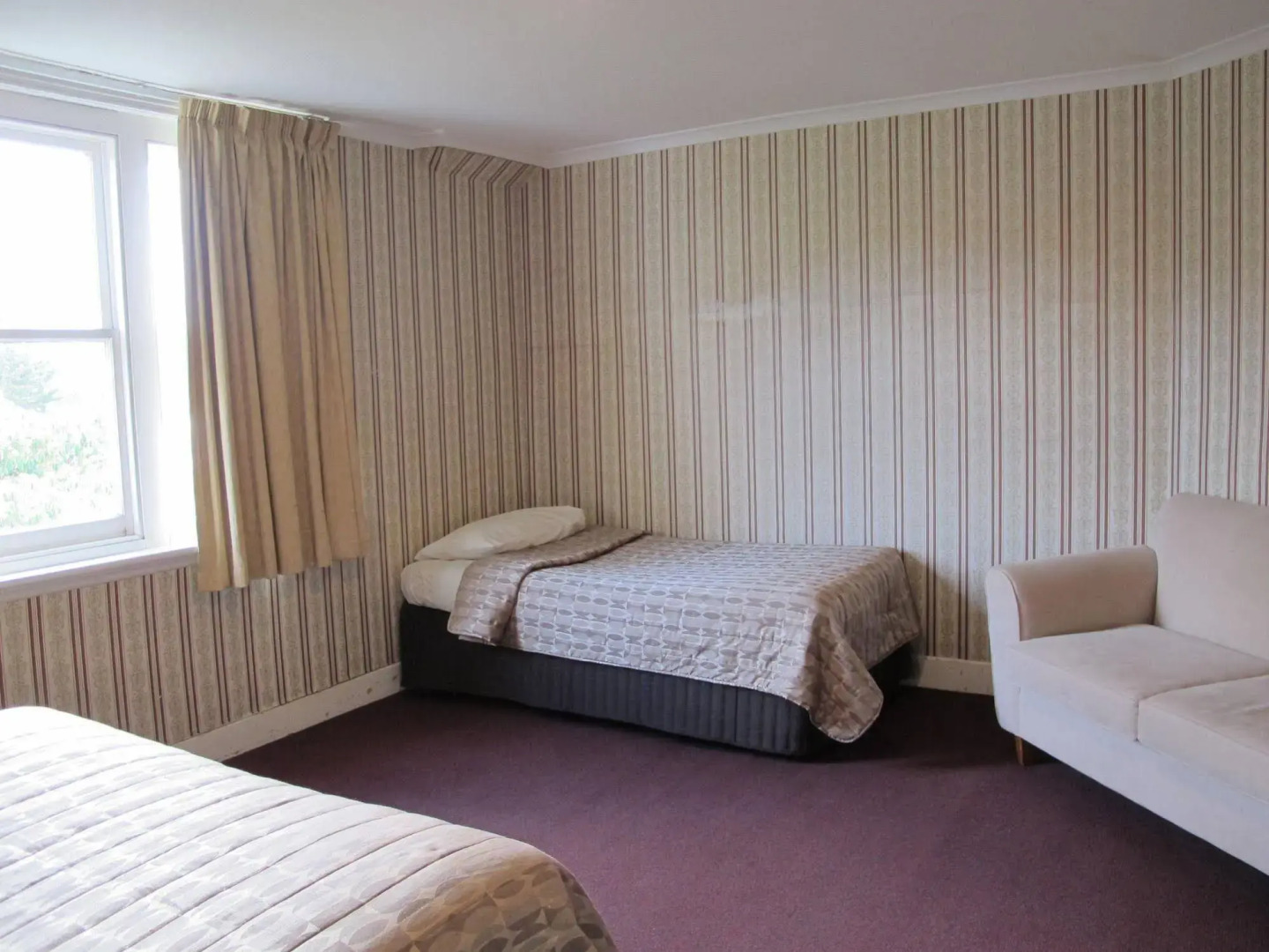 Riverfront Motel & Restaurant