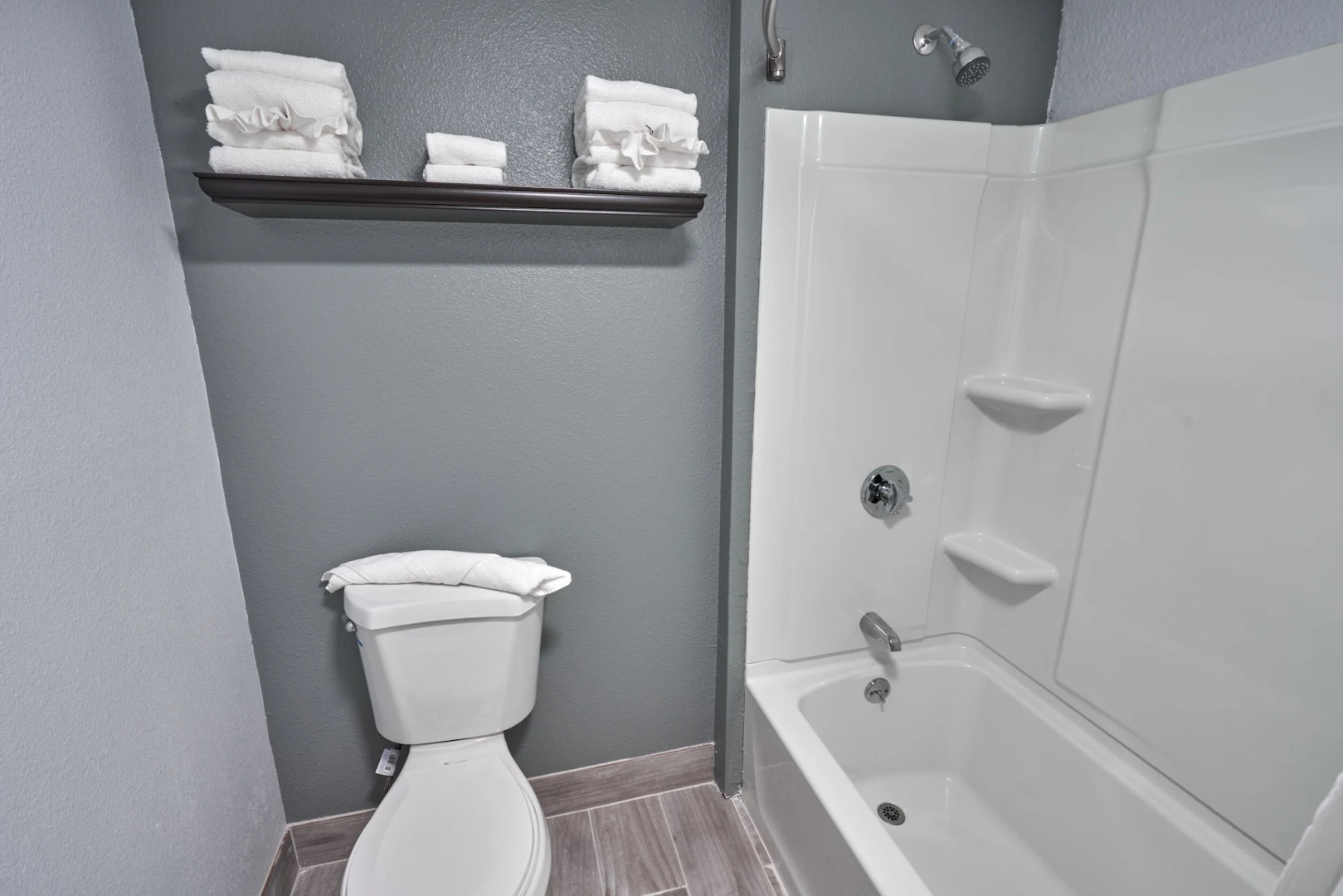 Admiralty Inn & Suites - a Red Collection Hotel