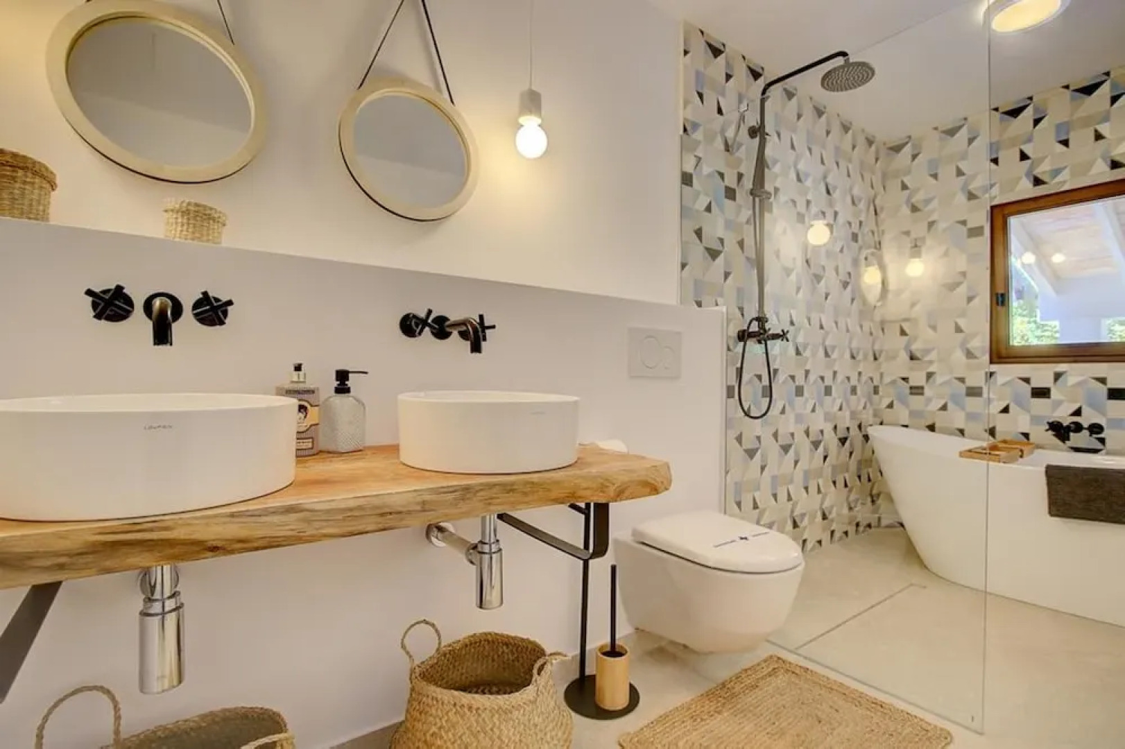 Villa - 4 Bedrooms with Pool and WiFi - 107785