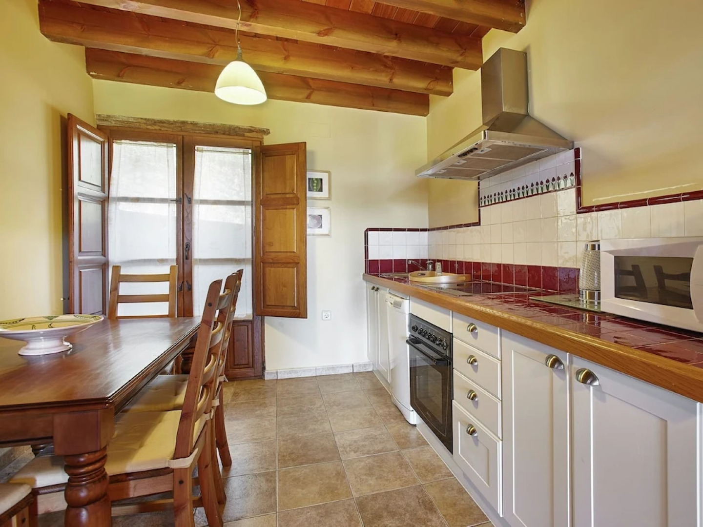 Beautiful Rural House With Pool Near the Beach and the Mountains