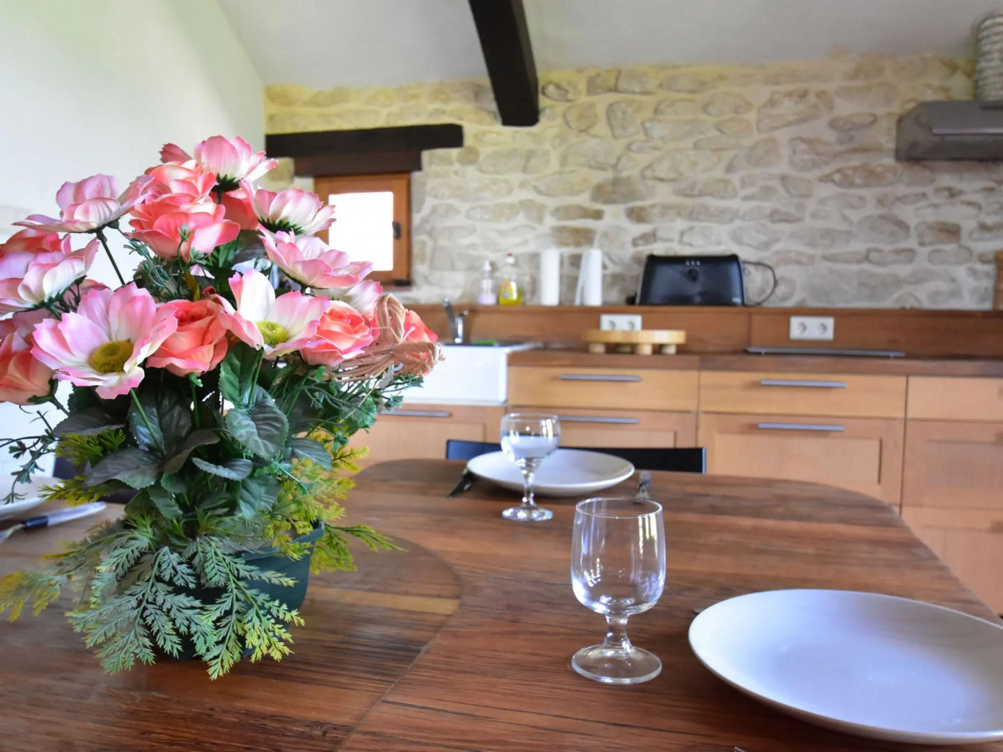 Cosy Holiday Home in Oussoy-en-Gatinais with Library