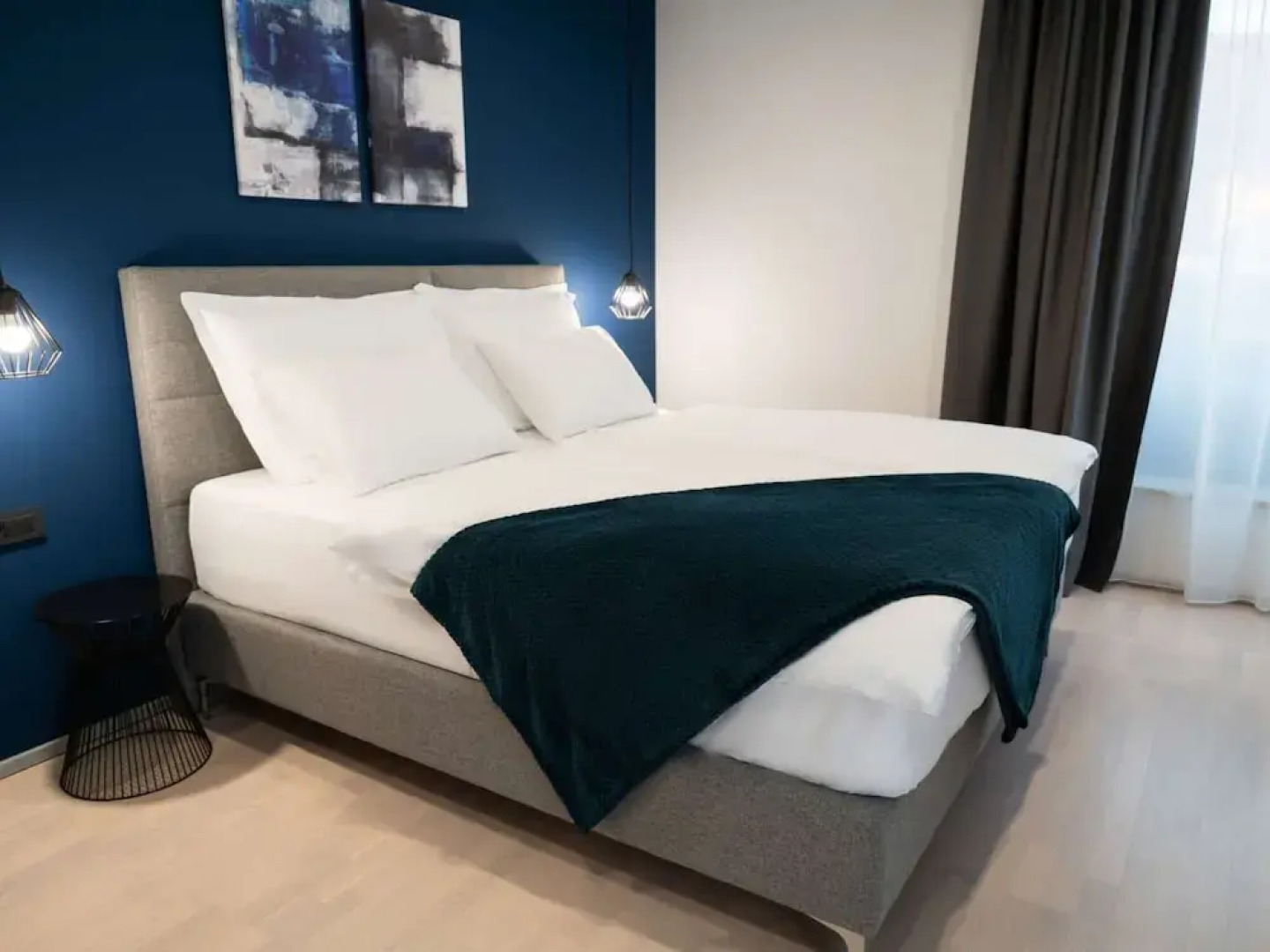 Stylish Stay With Hot Tub