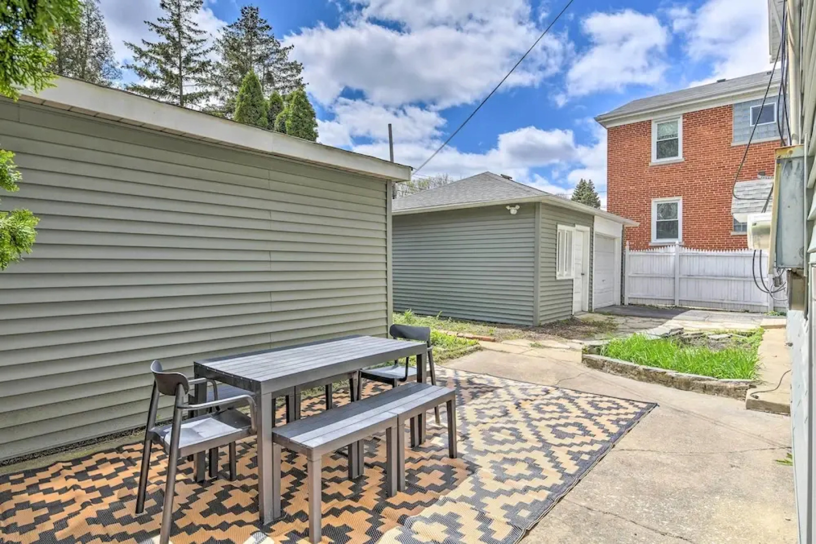 Spacious Oak Park Home, 11 Mi to Downtown Chicago!