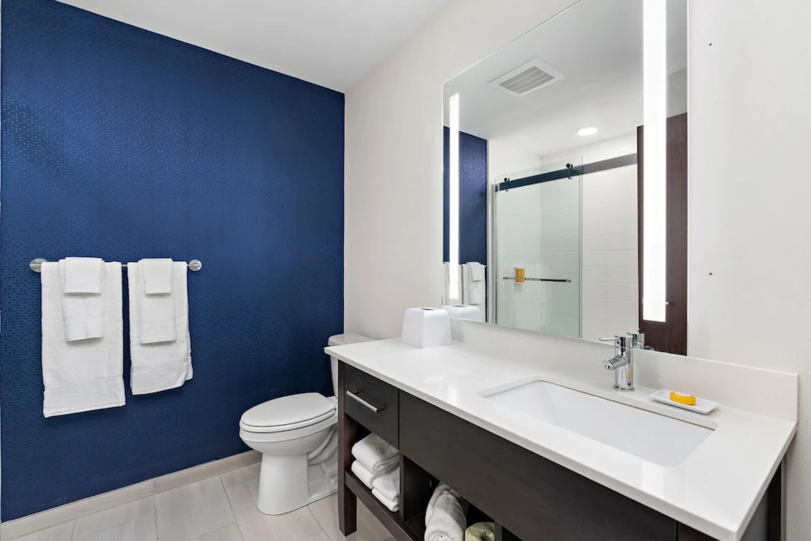 Holiday Inn Express Kansas City North – Parkville by IHG