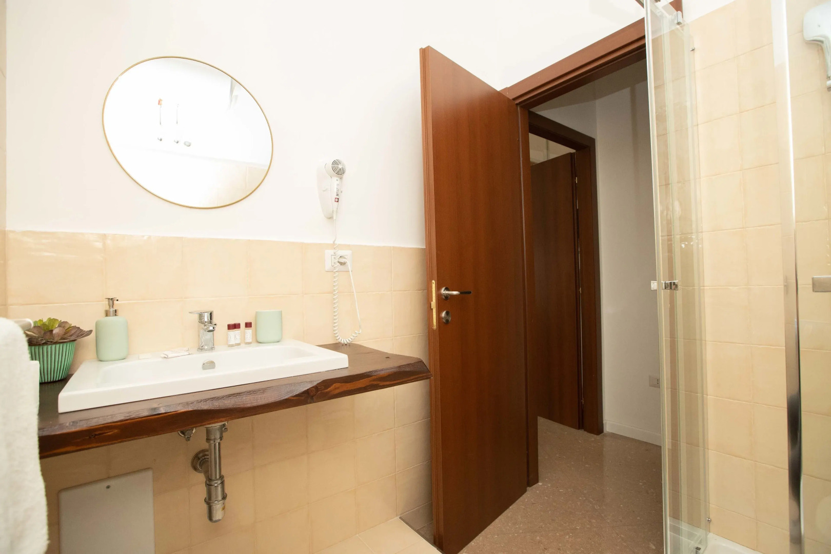 Abstract Apartment M84