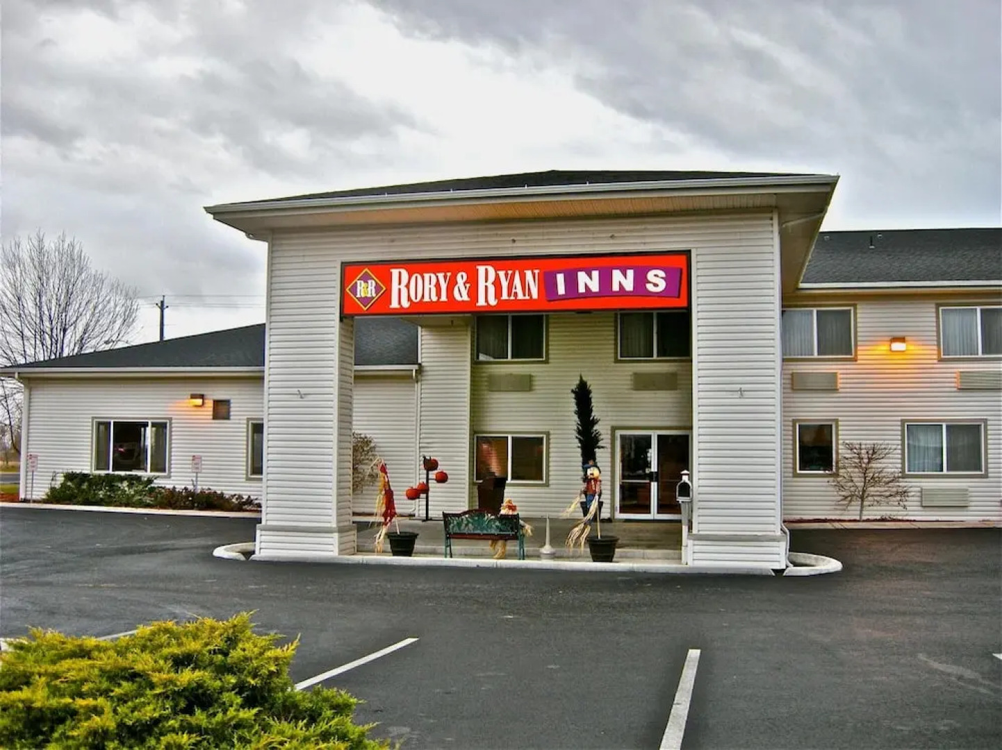 Rory & Ryan Inn