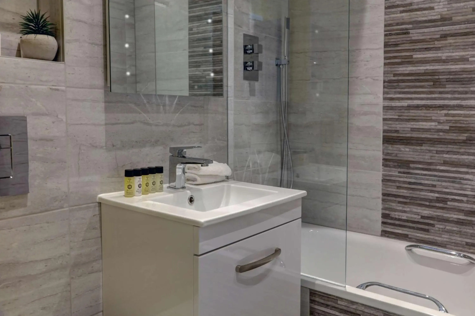 Stonecross Manor Hotel