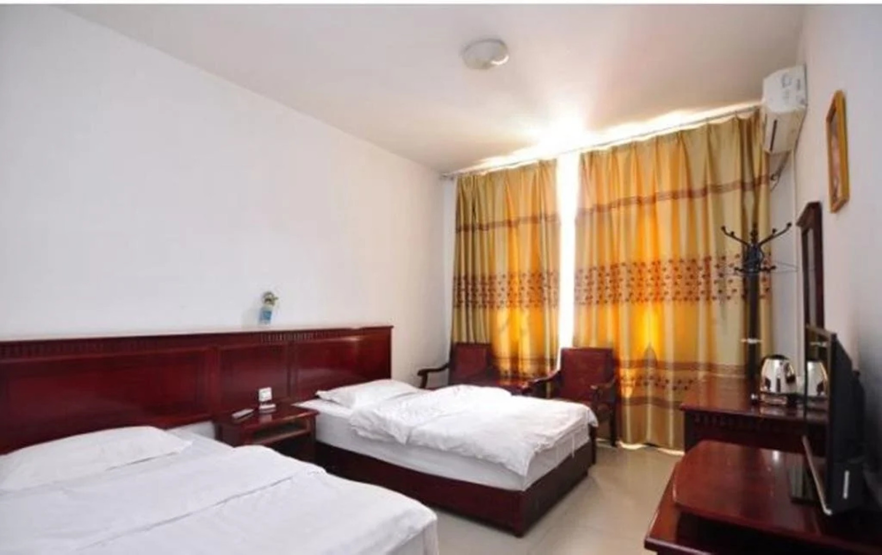 Jinghong Yuerongzhuang Hotel