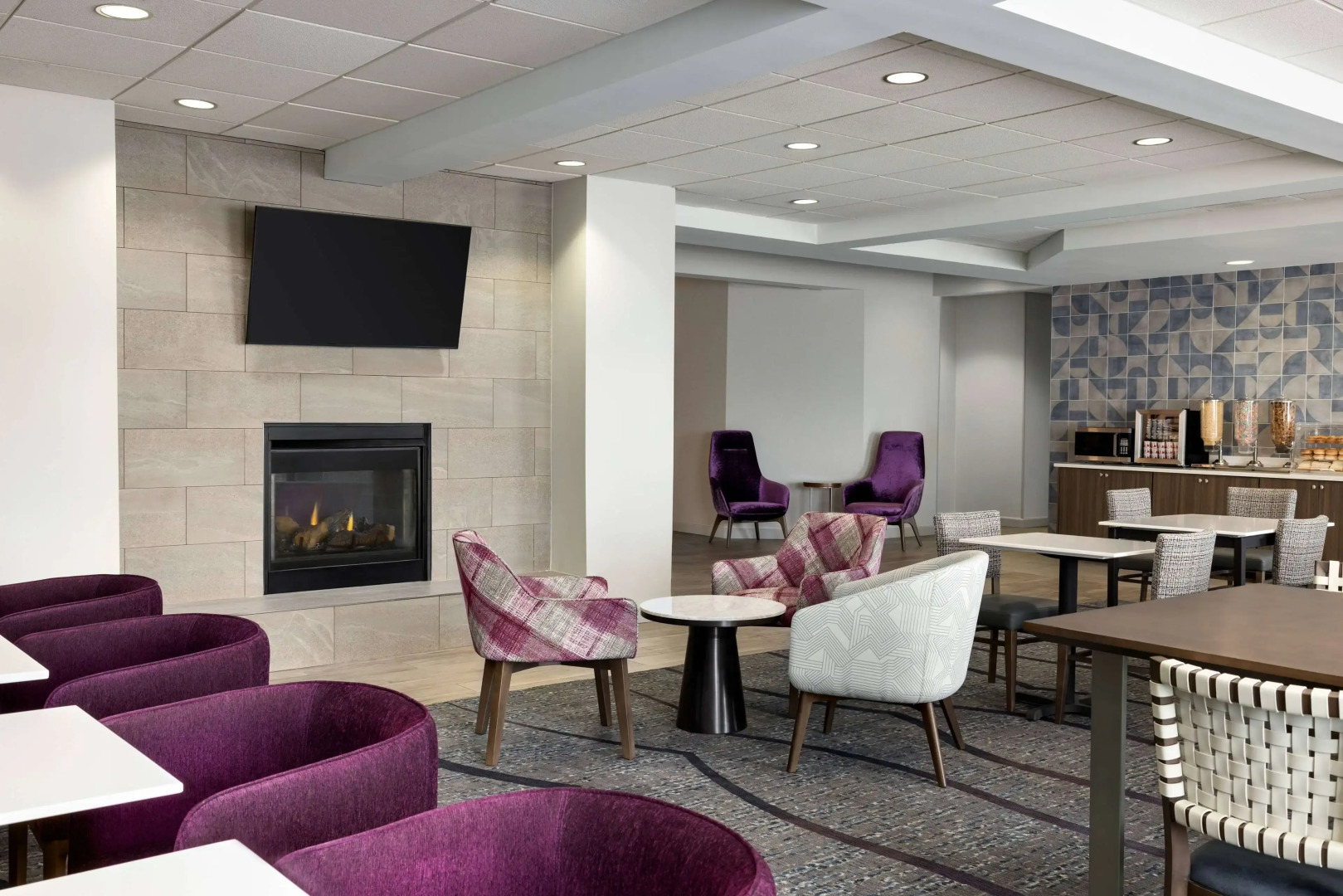 La Quinta Inn & Suites by Wyndham Springfield Airport Plaza