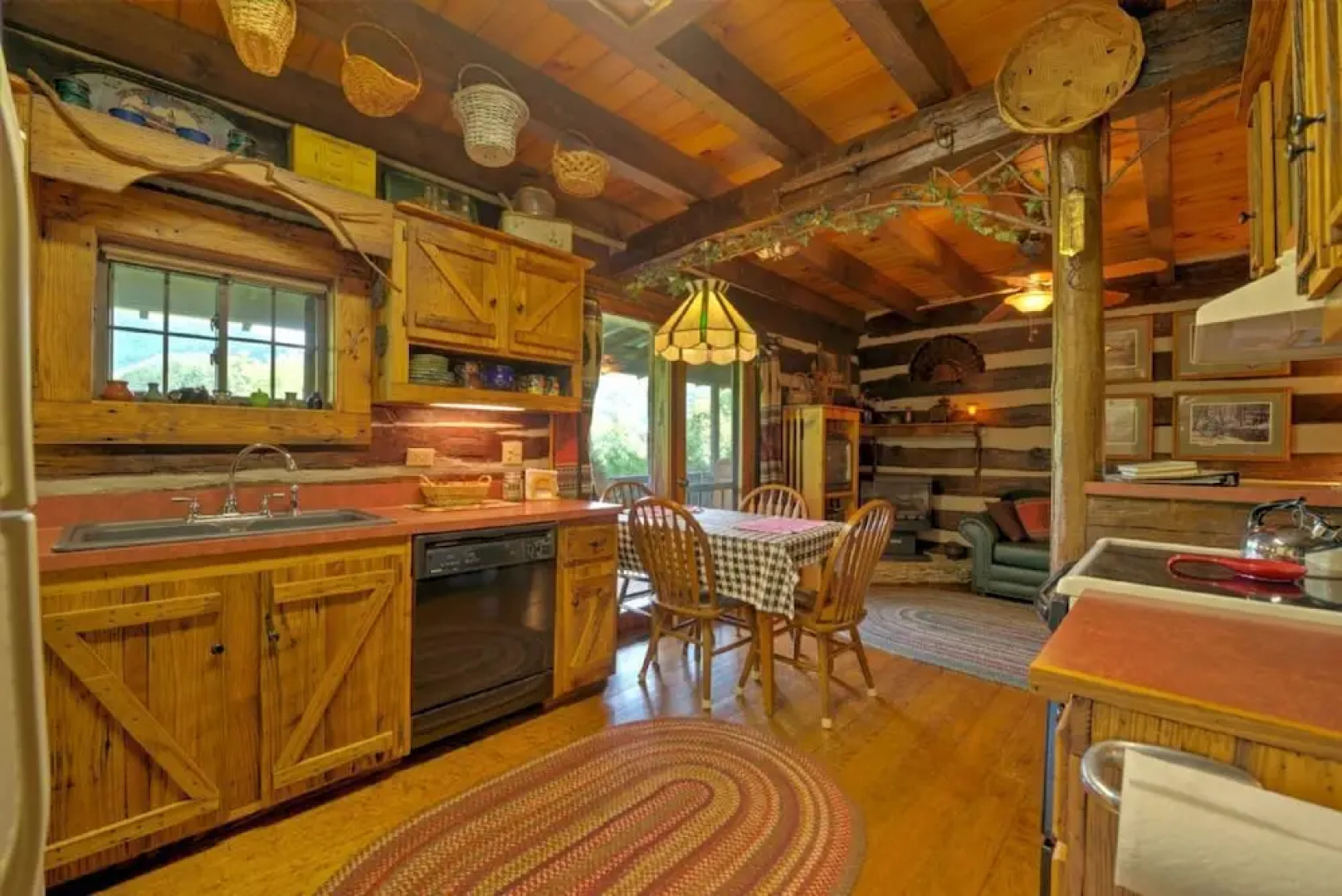 Lone Pine Lodge - 2 Br Cabin