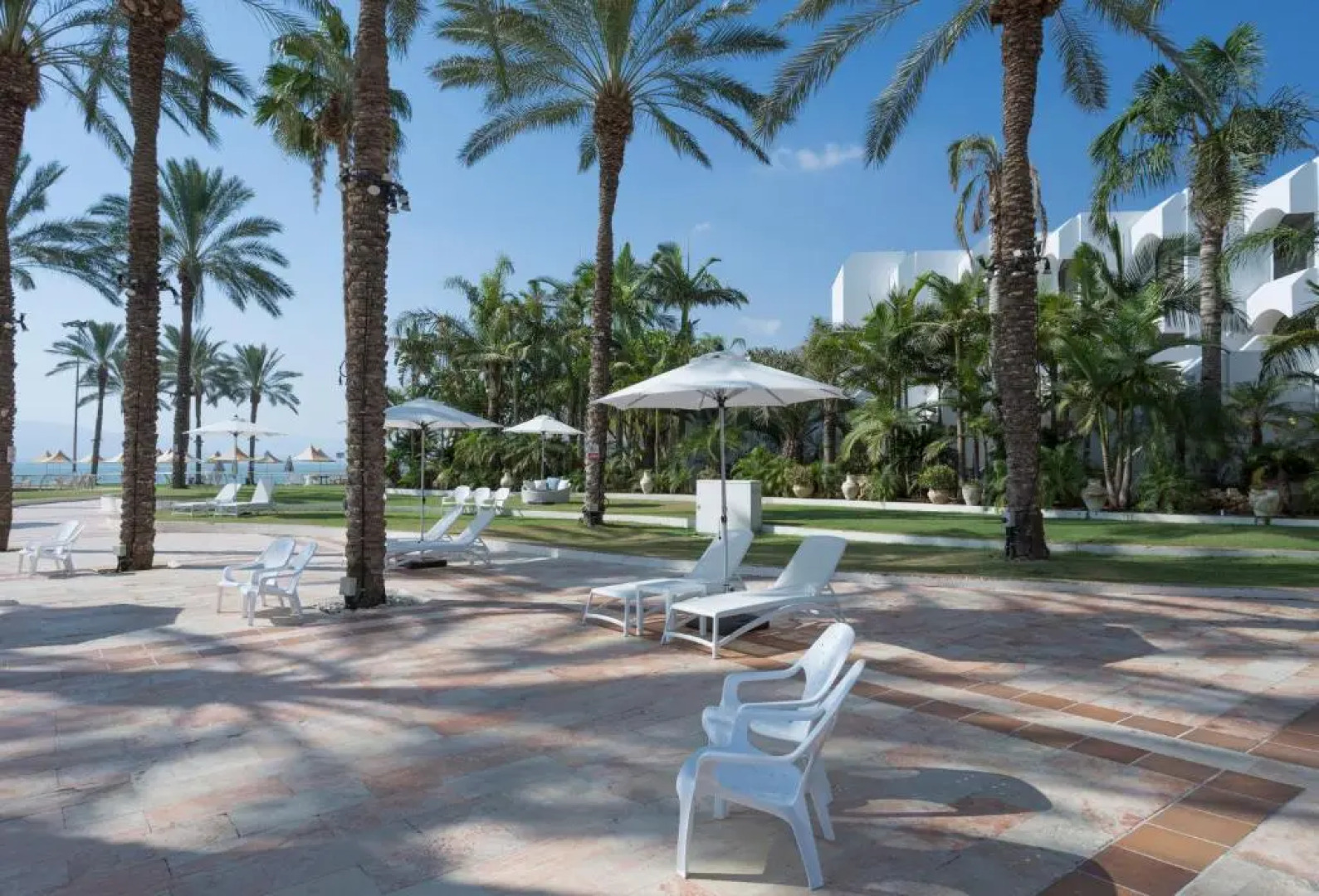 Gai Beach Resort Spa Hotel