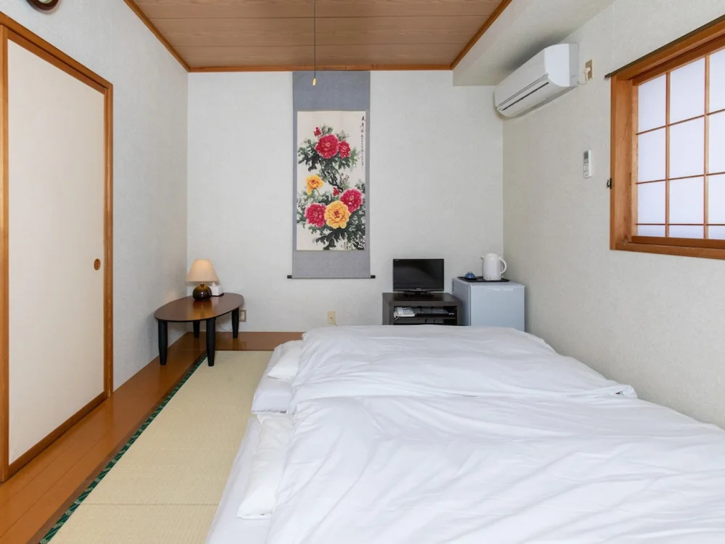 OYO Business Takahata Ekimae Hotel