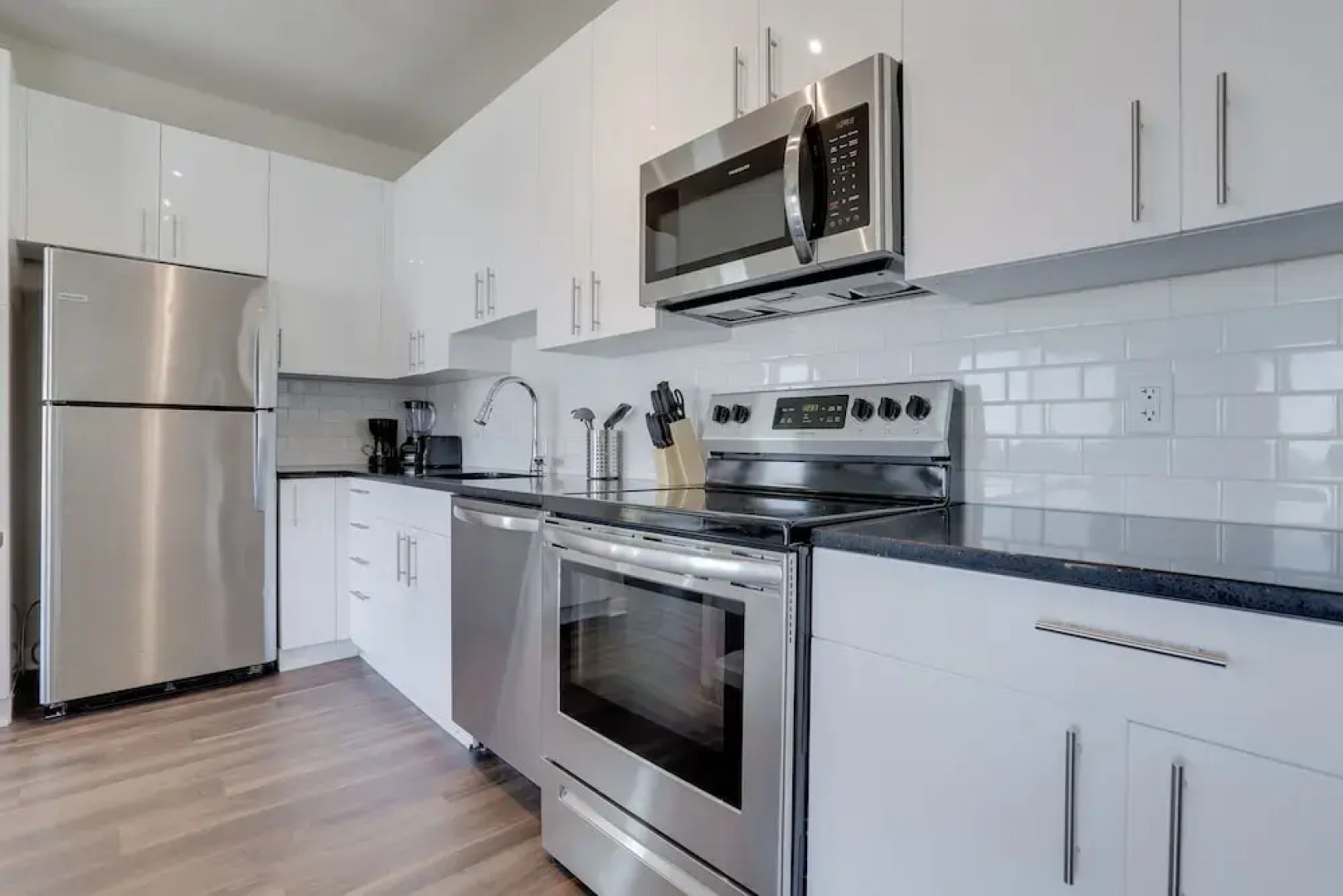 Spacious 2BR Apt with Den W Balcony