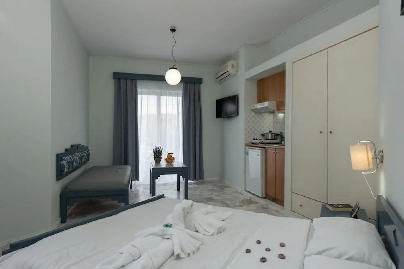 Oliva Beach Studios & Apartments