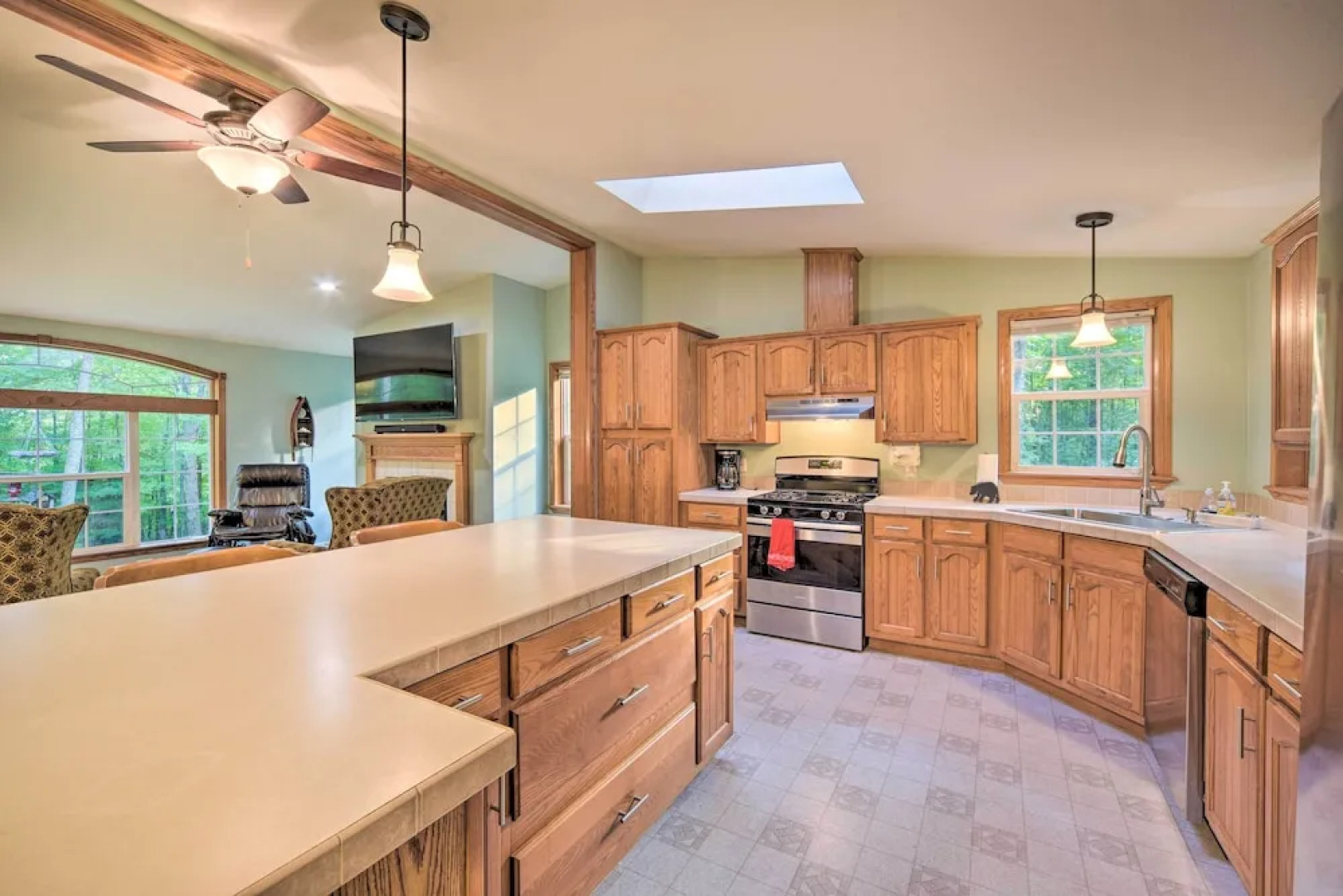 Tranquil Cabin Getaway Near Red Cedar Lake!