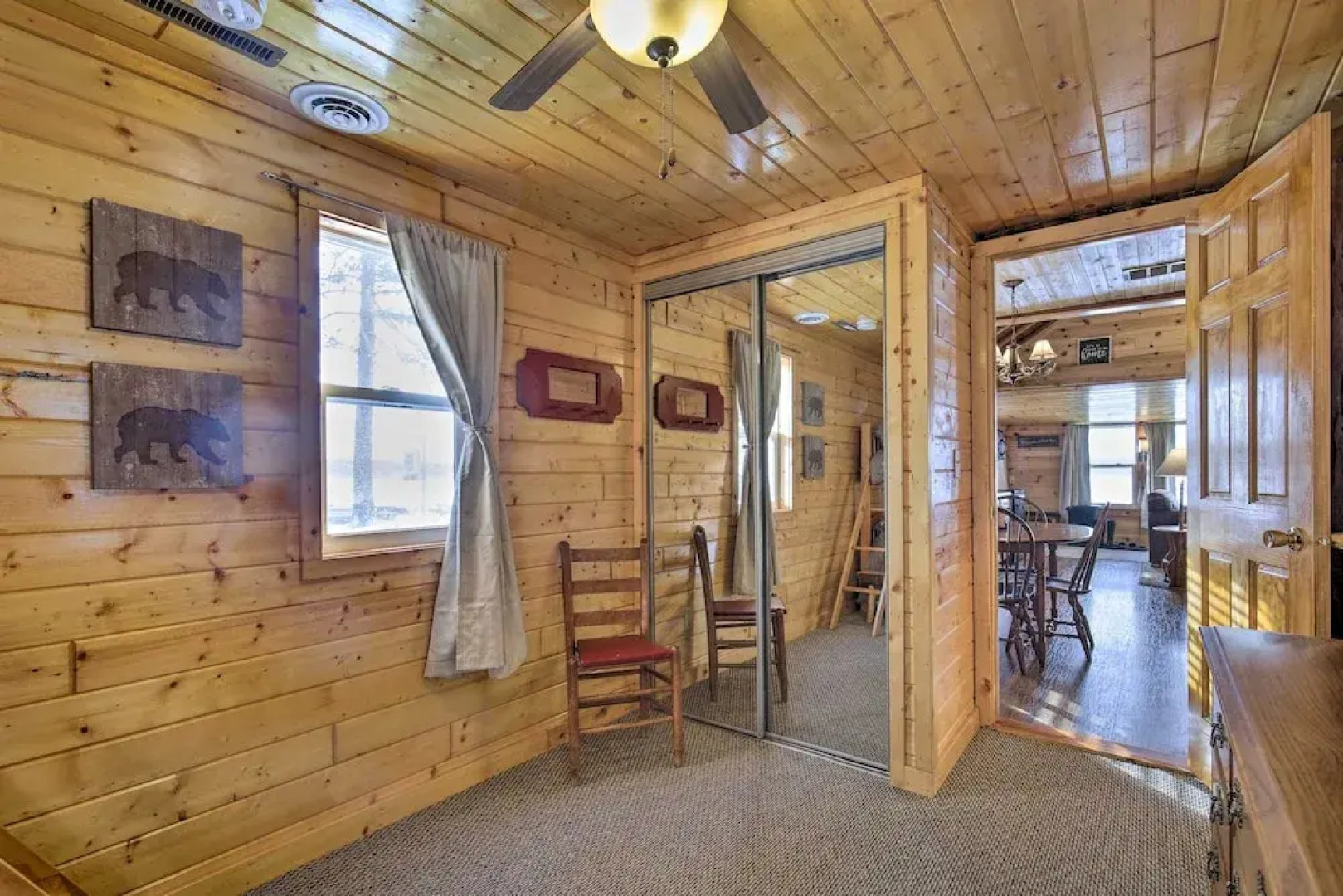 Charming Lost Lake Cabin: Fish, Boat & Hunt!