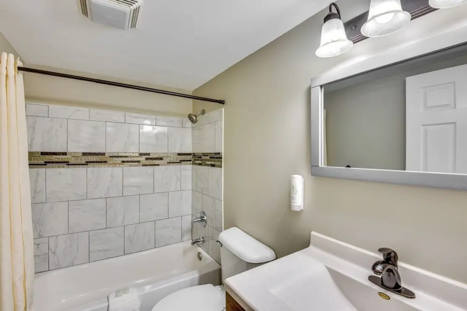 2 Mi to Lake Michigan: Pet-friendly Sawyer Apt