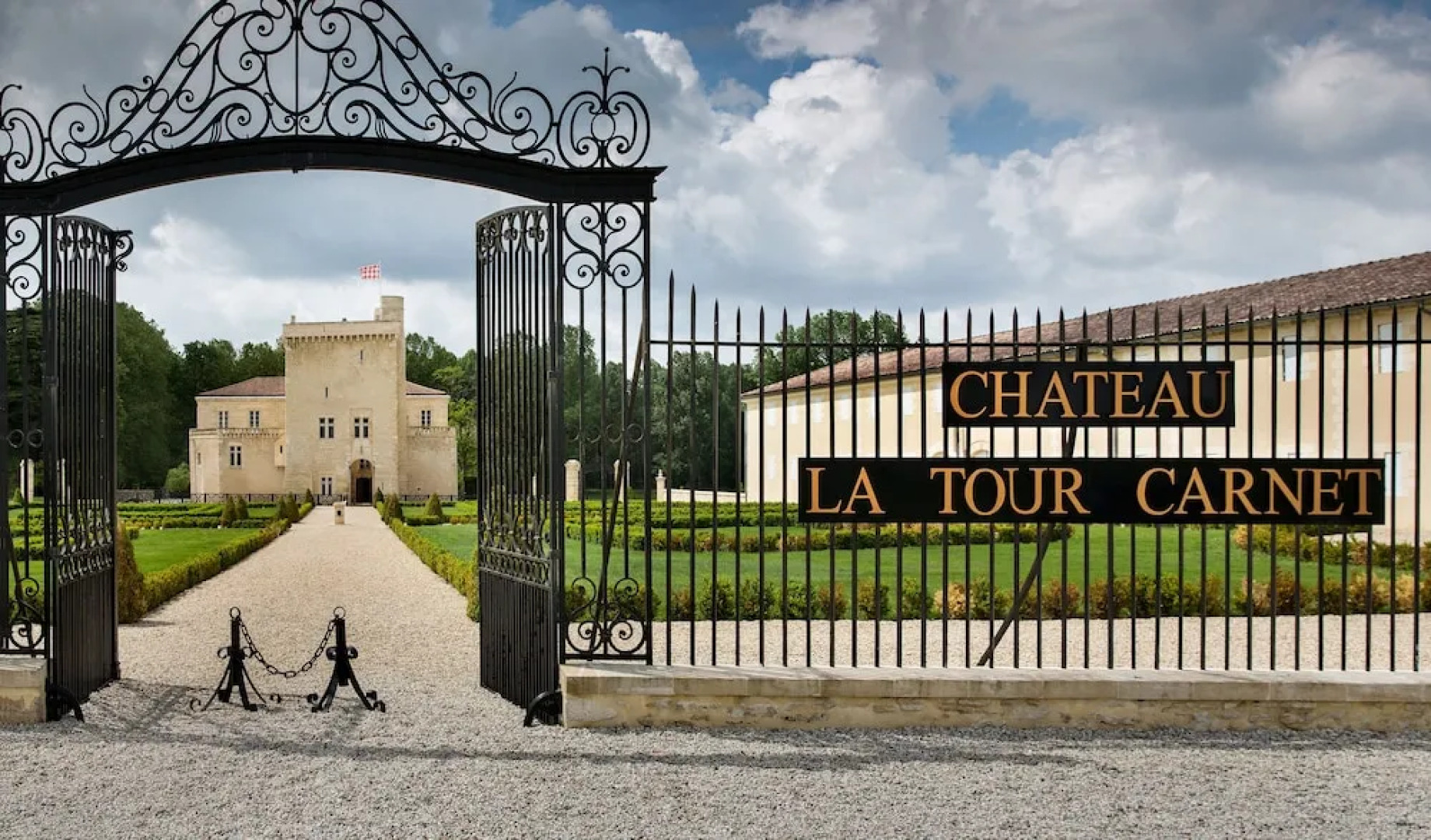 Château La Tour Carnet - B.Magrez Luxury Wine Experience