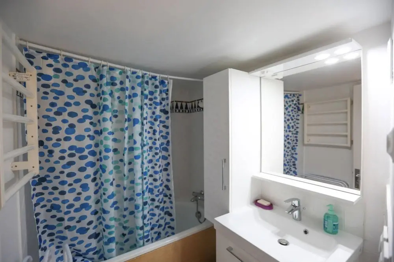 Hostnfly Apartments - Charming Luminous Studio in Vincennes