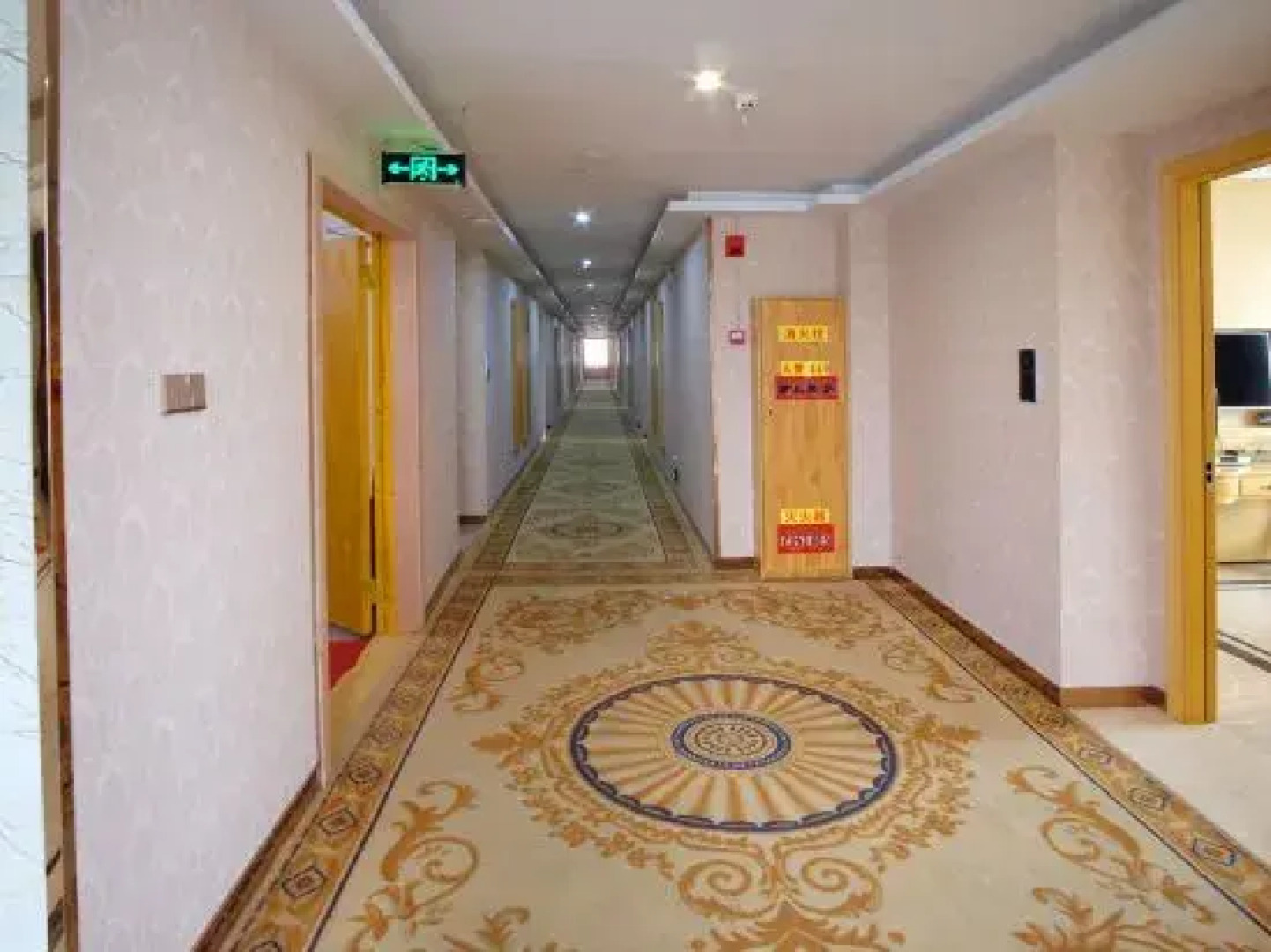 Wanxiang Hotel (Qinzhou Lingshan)