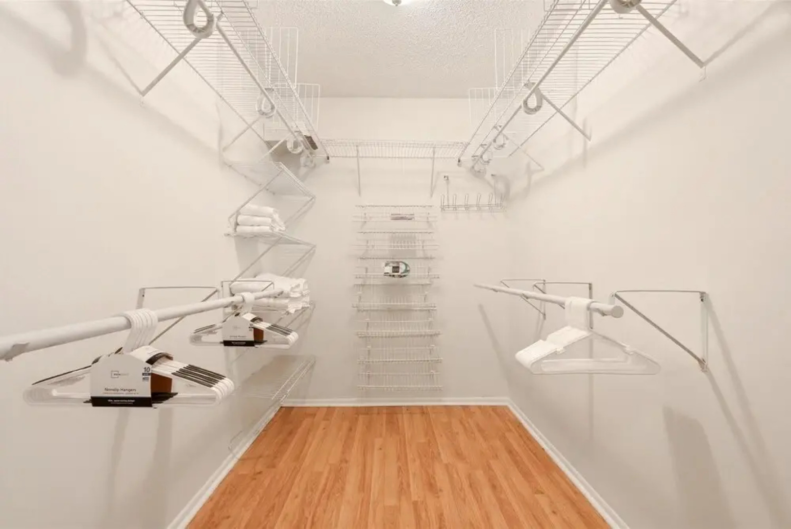 Golden Tropics 30 Minutes From Superbowl 2020 Pool Fenced Backyard