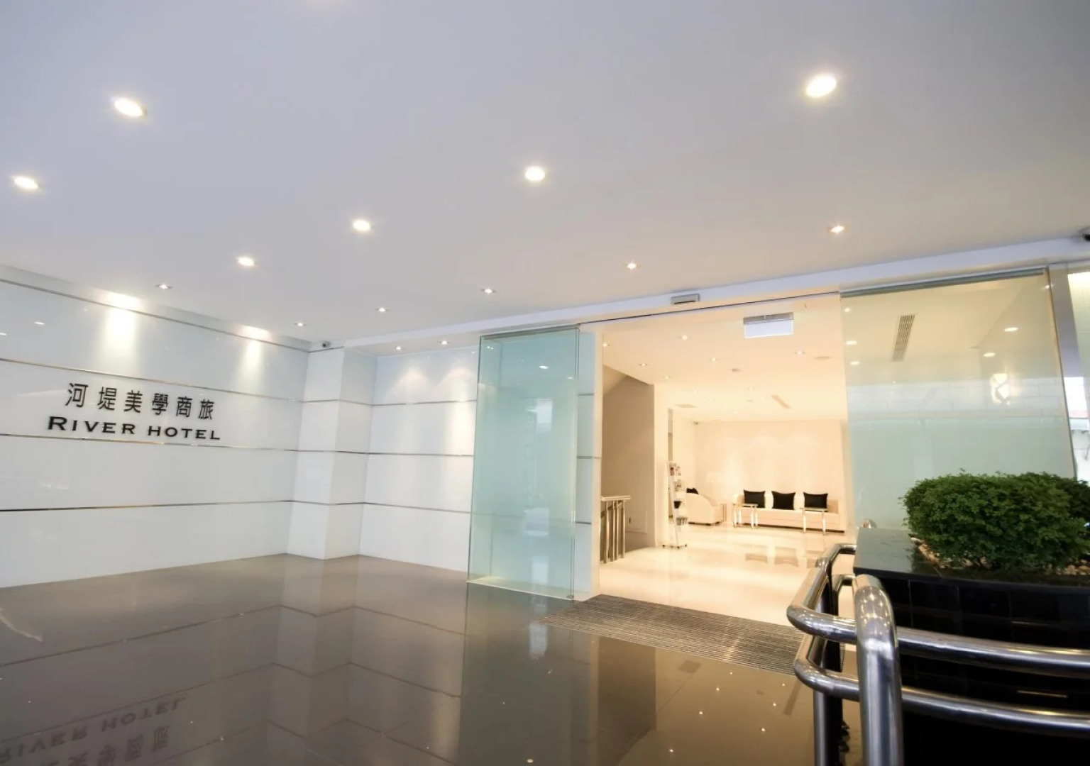 The Riverside Hotel Esthetics