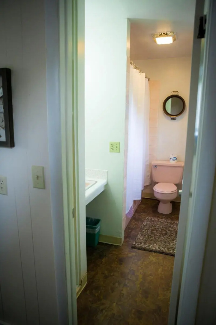 Lamplighter Cabins & Suites