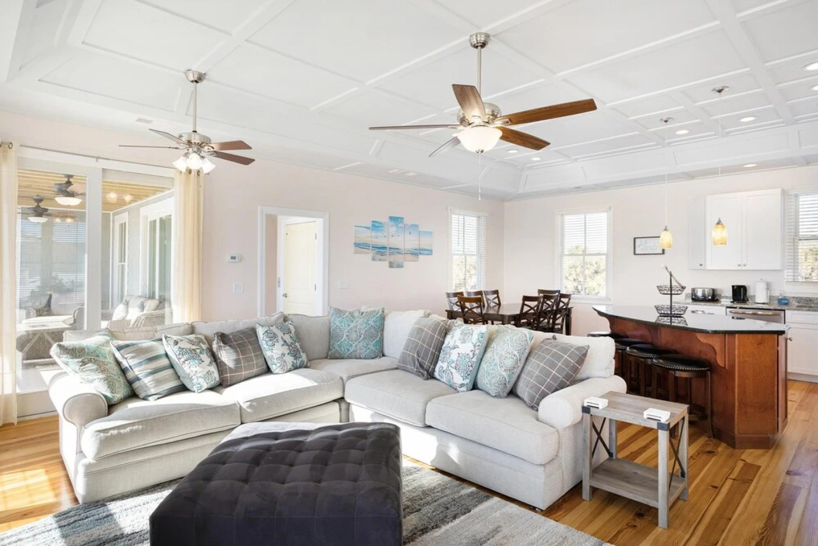 Endless Summer 5 Bedroom Home by Redawning