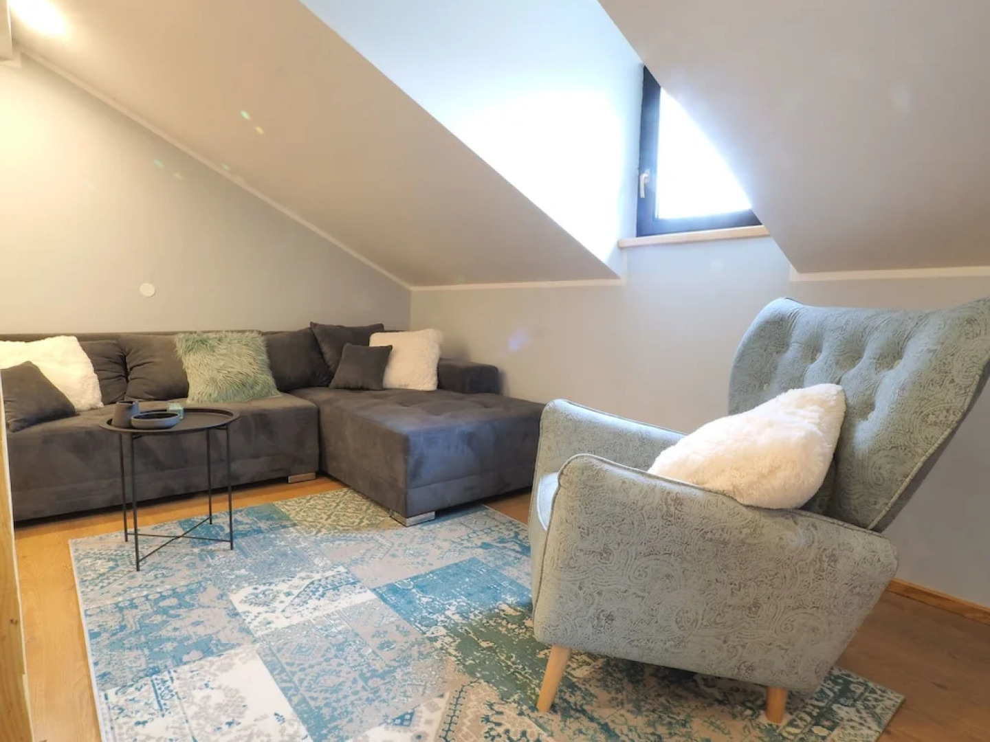 Apartments and Rooms Sara Latin