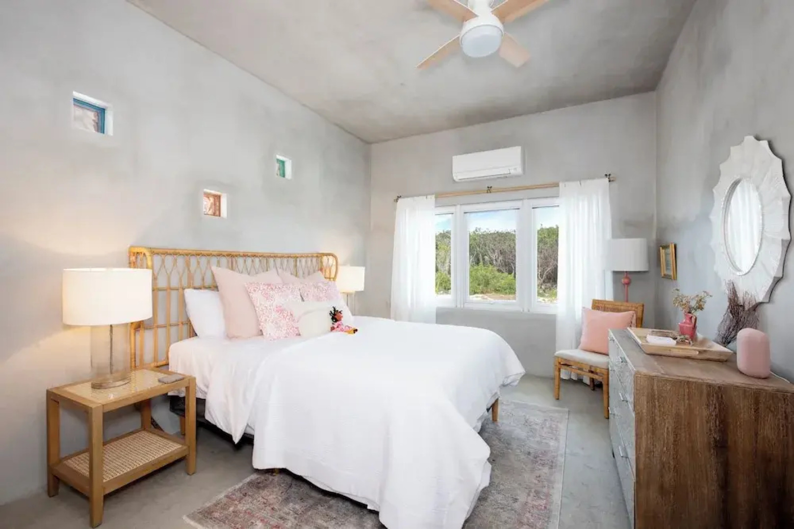 Paradise Cove: Oceanfront Haven With Infinity Pool