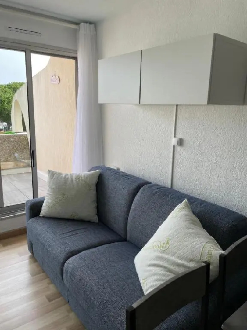 Studio vue port, belle terrasse, piscine