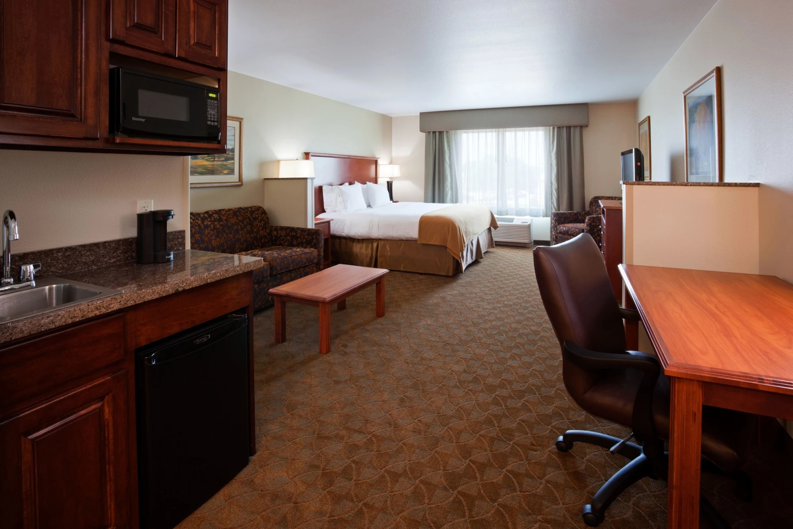 Holiday Inn Express and Suites Mason City by IHG