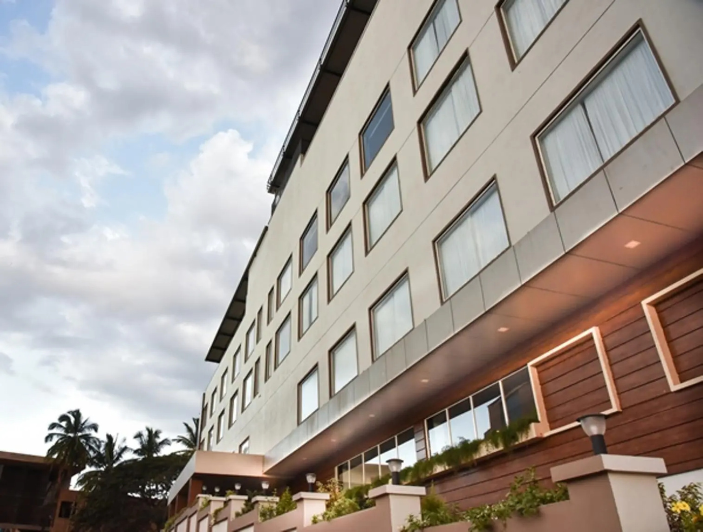 Phlox Hotel Hubli