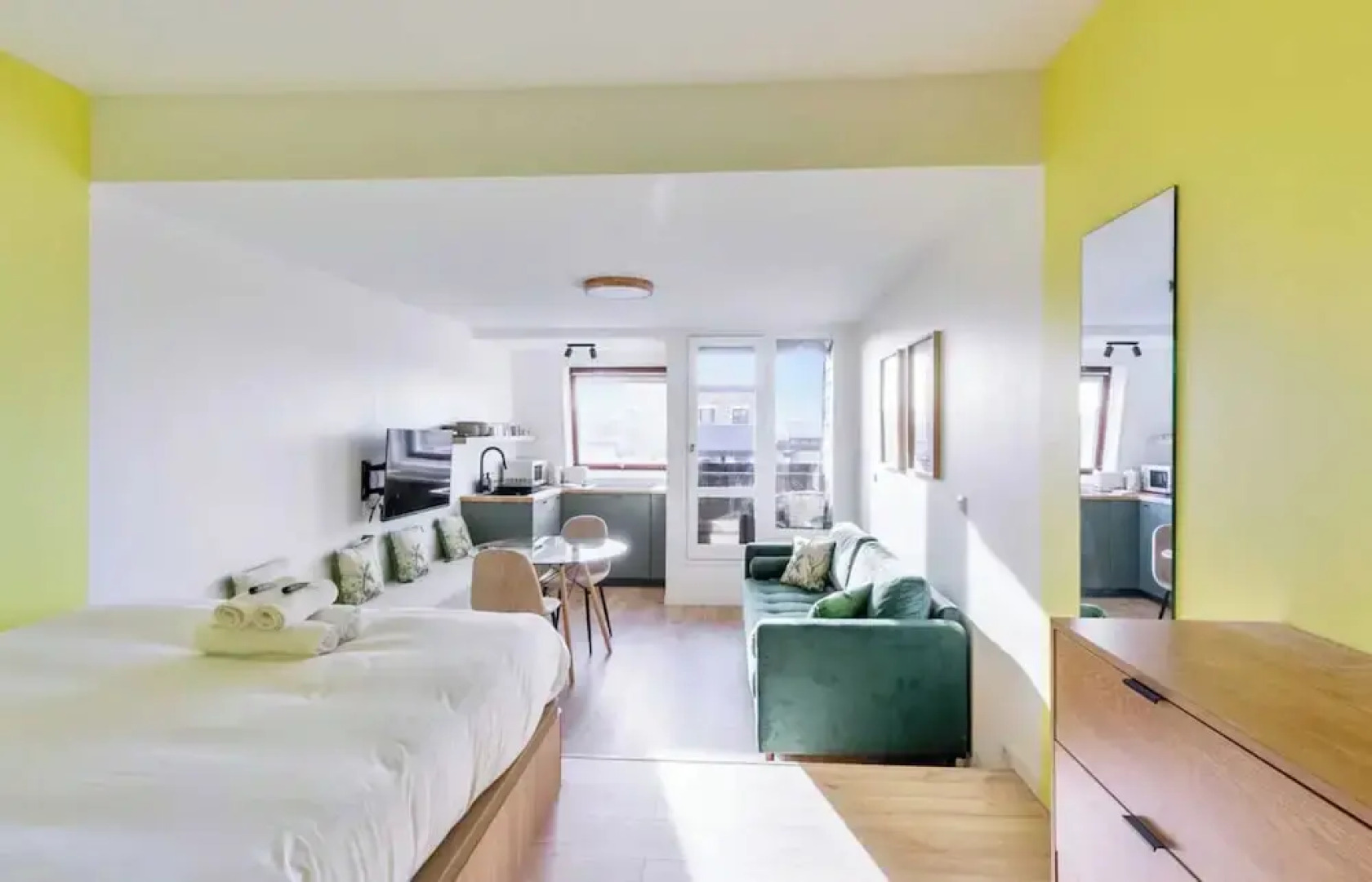 Beautiful Renovated Studio on Port de Deauville