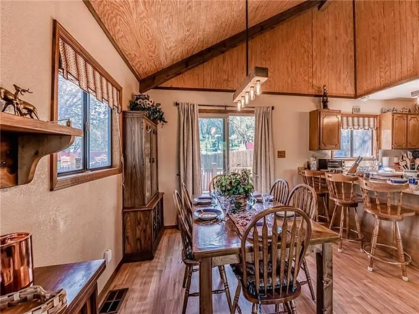 Mockingbird Cabin, 3 Bedrooms, Sleeps 8