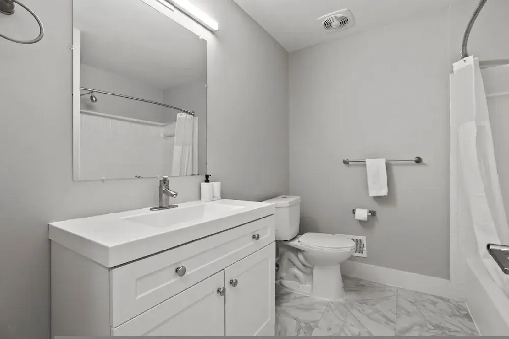 Spacious 2BR 1BA Haven - Perfect for Families