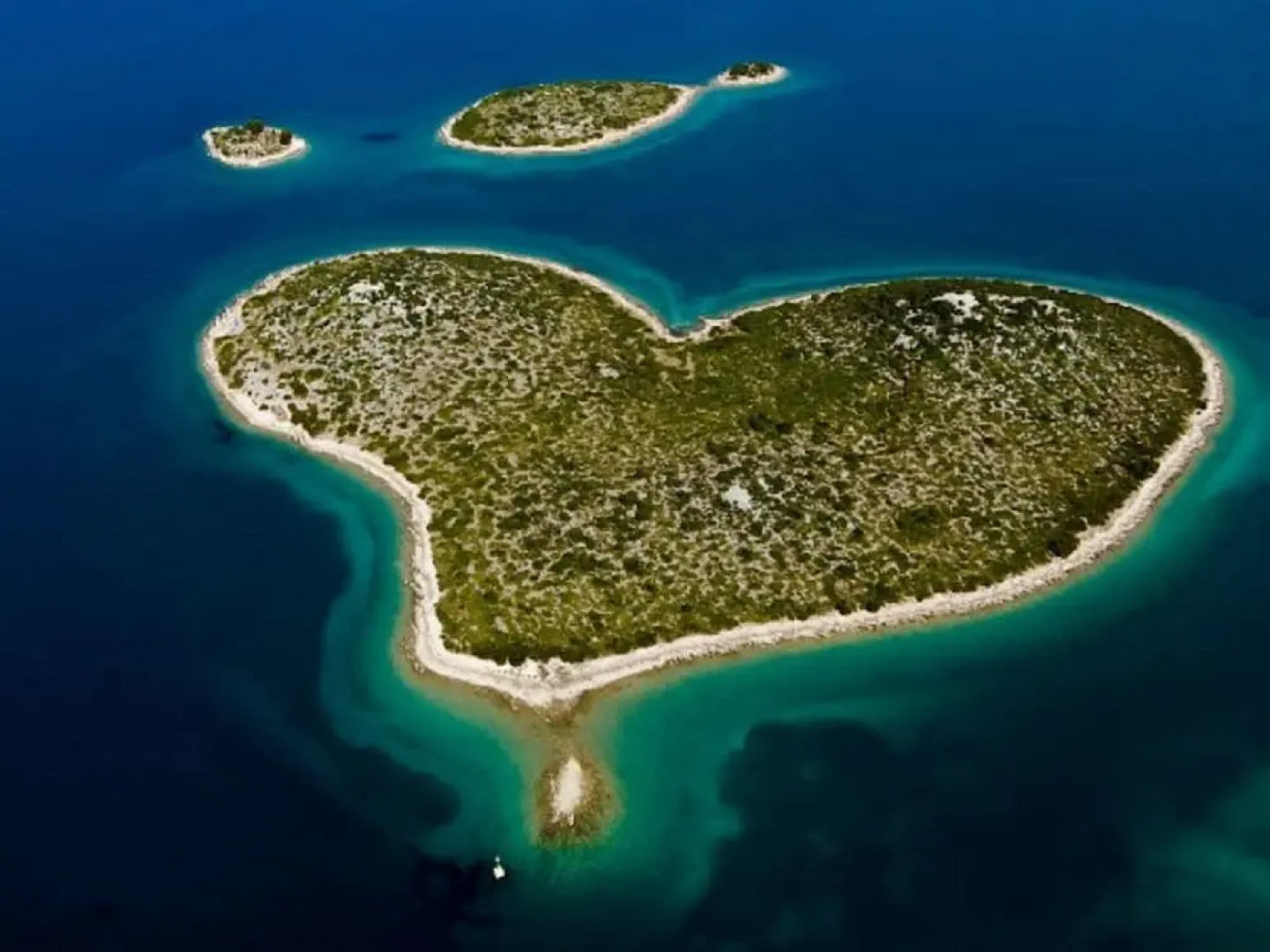 Spacious Apartment With sea View Balcony 150 Meters far From Nice Sandy Beach