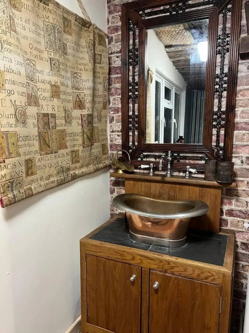 Bridie Rose - hot tub Extra Charge Exotic Animals