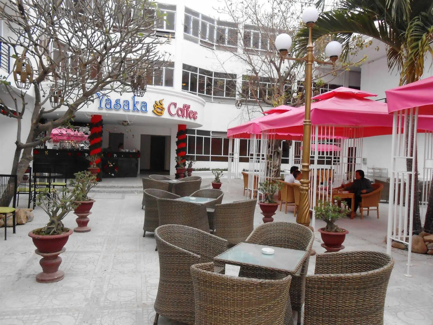 Yasaka Huong Sen Restaurant & Hotel