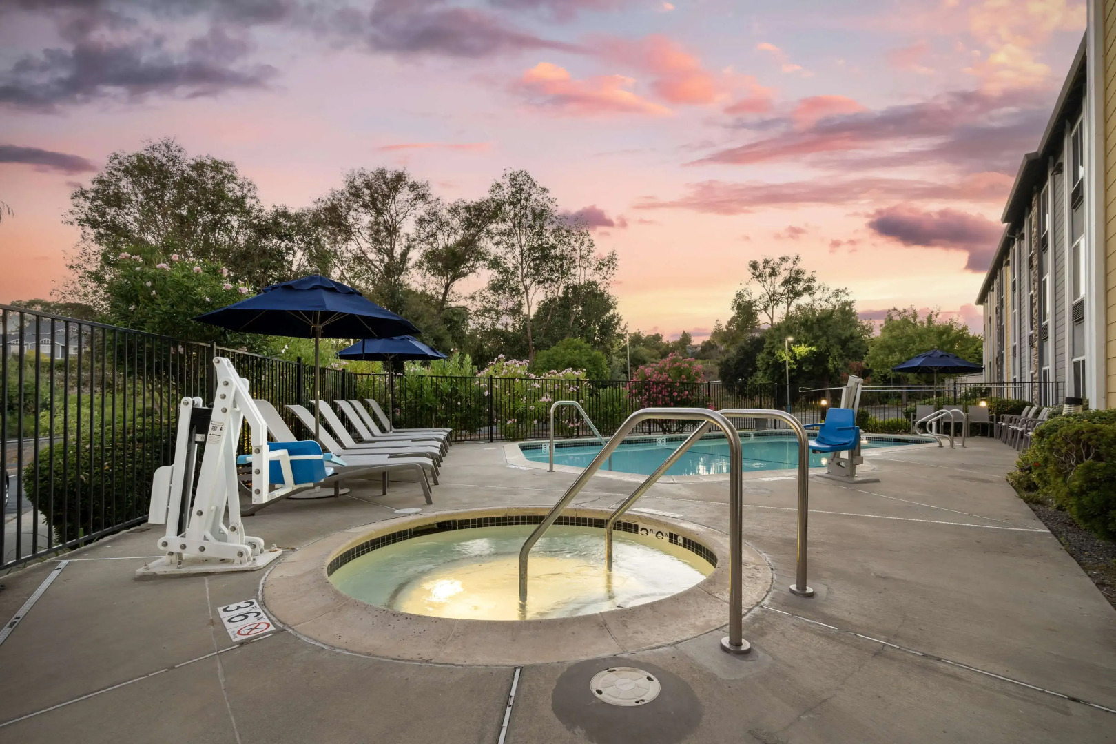 Best Western Plus Heritage Inn