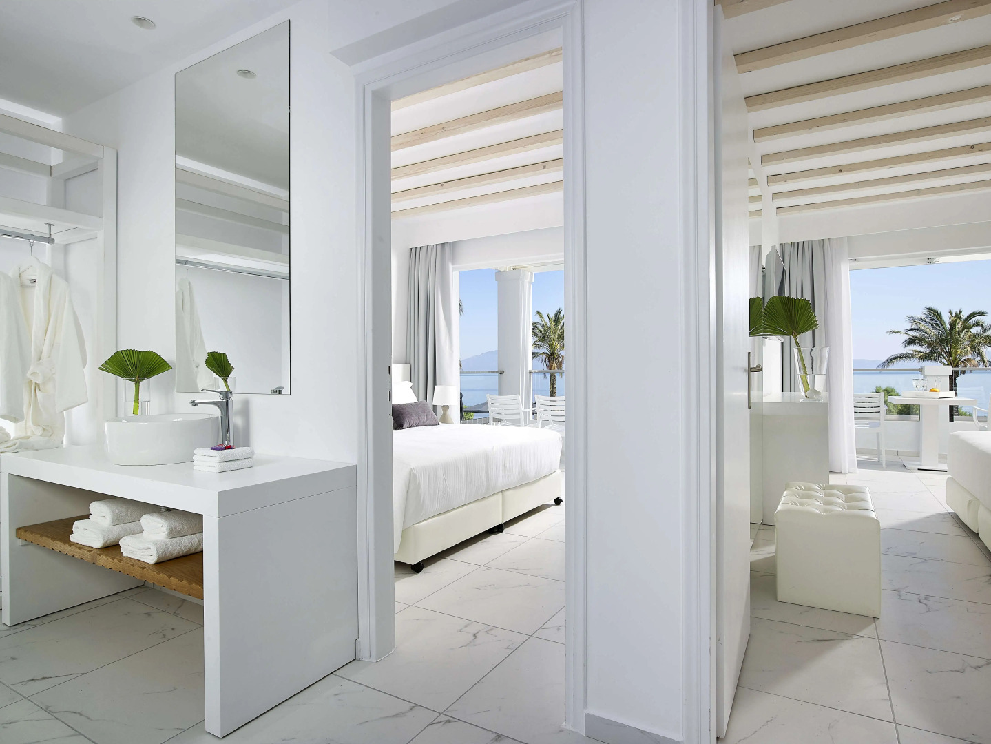 Dimitra Beach Hotel & Suites