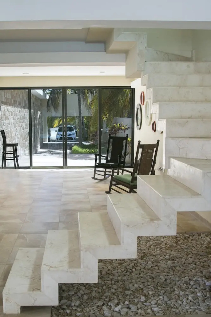 5 BR House with Pool and Private Beach