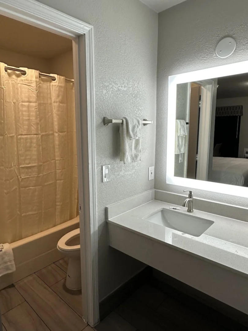 Sleepy Traveler Motel